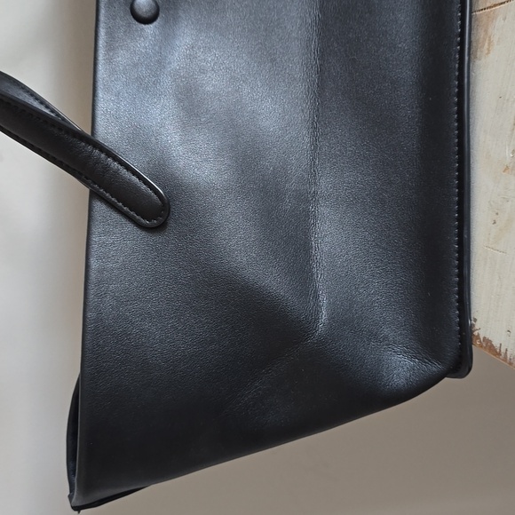 Minimalist Leather Shoulder Tote Bag - Picture 7 of 16